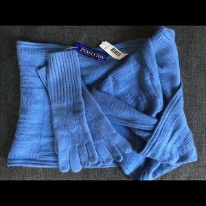 NEW WITH TAGS Pendleton scar and glove set